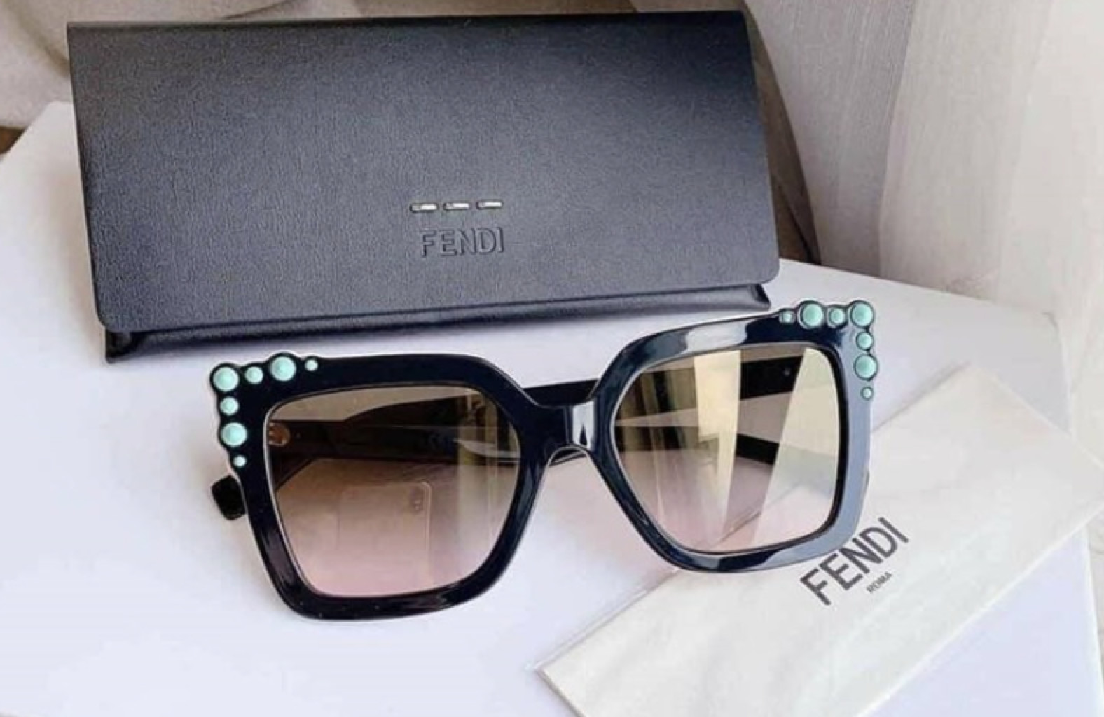 折后$59 包邮】骨折价! FENDI 女士时尚方形大镜框太阳眼镜| 剁手