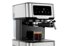 【折后$67.5 包邮】Chefman CraftBrew 15Bar不锈钢数显家用浓缩咖啡机 1.5L大水箱