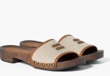 4.5折补货!【折后$402.75 包邮】Miu Miu Logo 木底坡跟帆布拖鞋女款