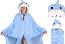 【折后$8.99 Prime包邮】趣味鲨鱼连帽披肩毛毯