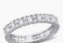 气质!【折后$104.99 包邮】Julianna B.925银镶莫桑石长方切满钻戒