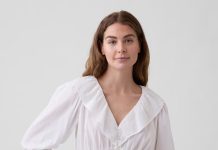 【折后$9.6 包邮】Gap Relaxed Ruffle 女士宽松荷叶边V领上衣 两色选